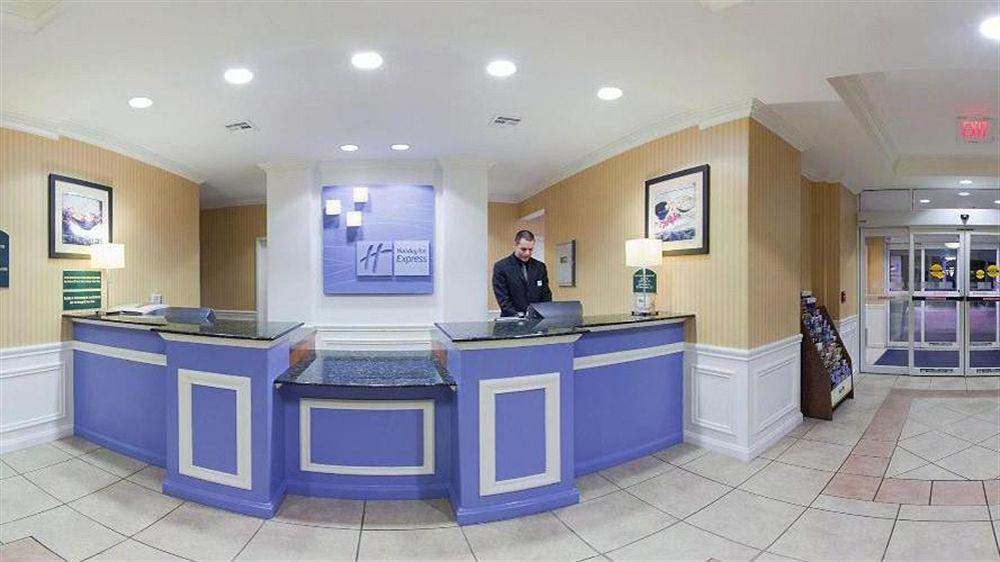 Holiday Inn Express Hotel & Suites Wichita Airport By Ihg Buitenkant foto