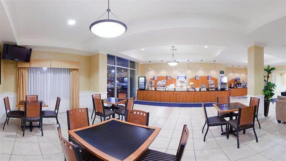 Holiday Inn Express Hotel & Suites Wichita Airport By Ihg Buitenkant foto