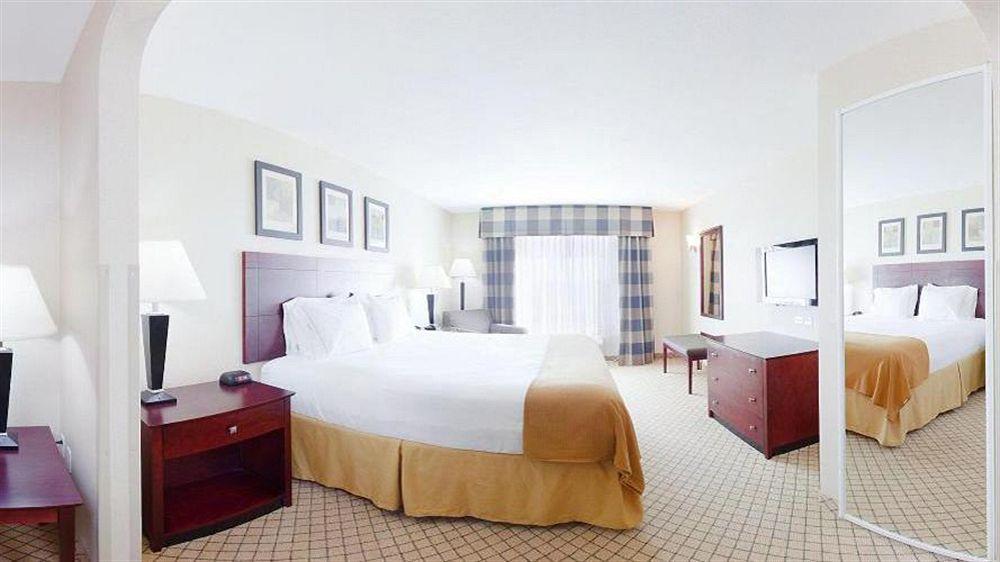 Holiday Inn Express Hotel & Suites Wichita Airport By Ihg Buitenkant foto