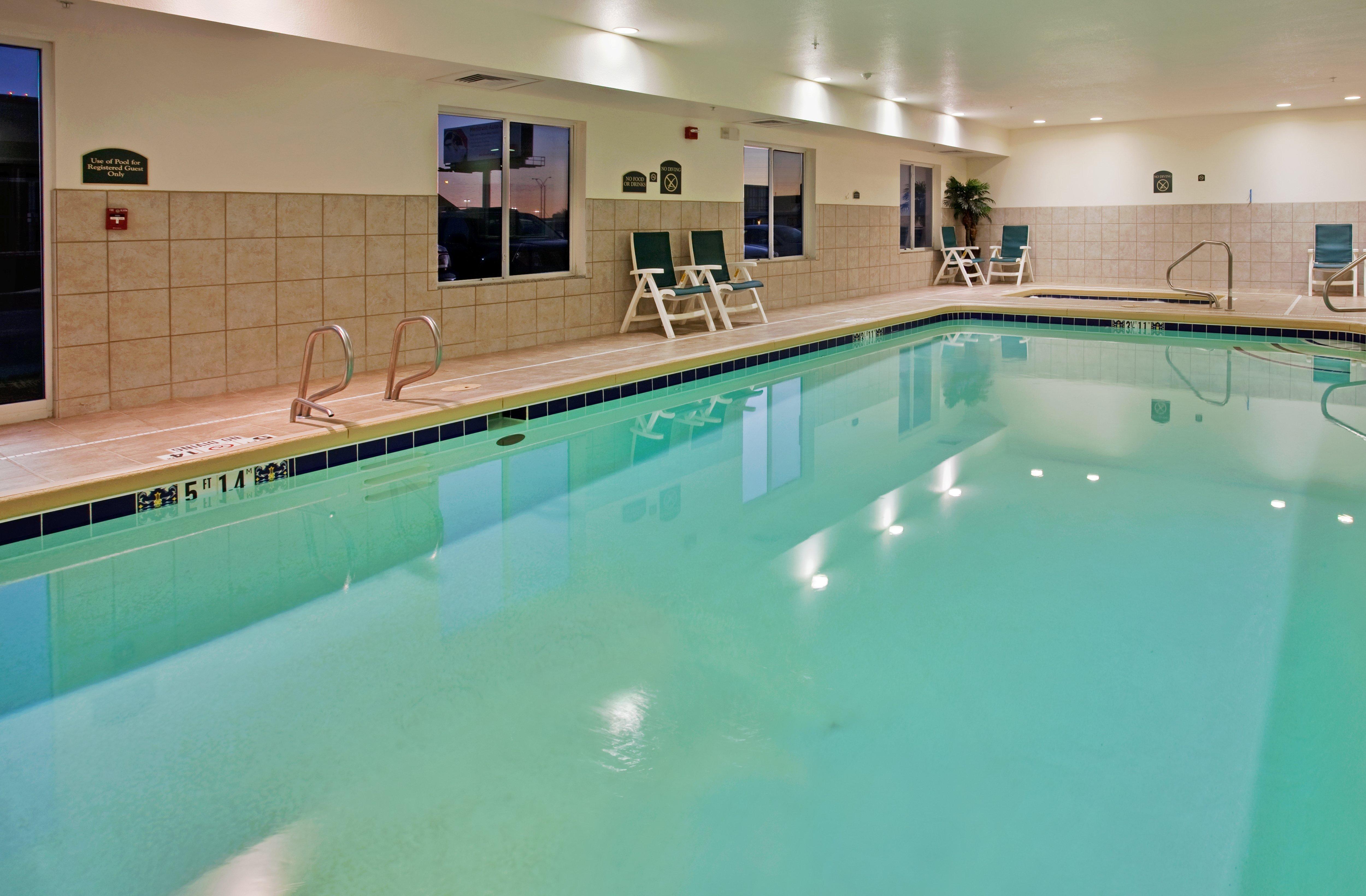 Holiday Inn Express Hotel & Suites Wichita Airport By Ihg Buitenkant foto