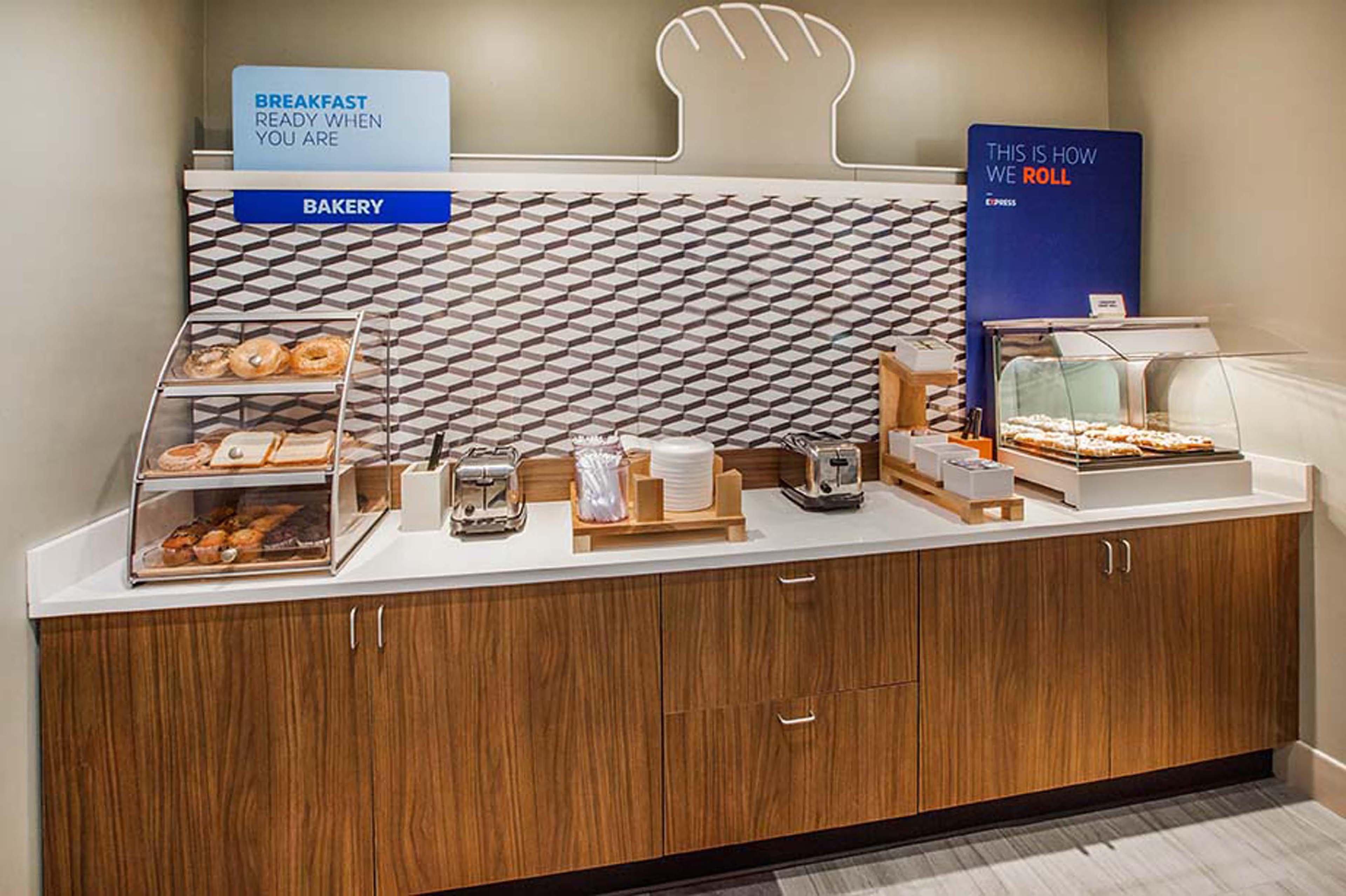 Holiday Inn Express Hotel & Suites Wichita Airport By Ihg Buitenkant foto