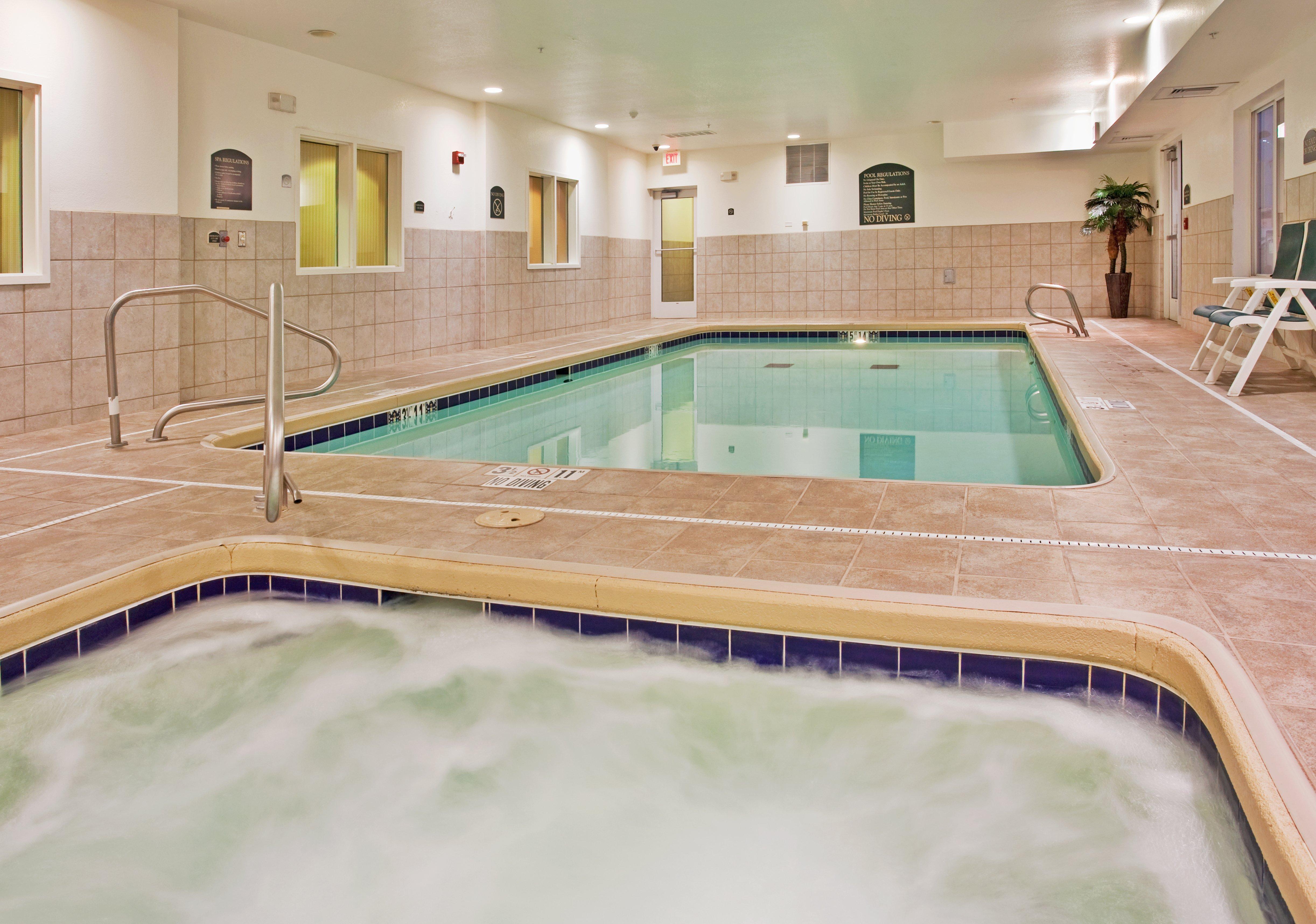 Holiday Inn Express Hotel & Suites Wichita Airport By Ihg Buitenkant foto