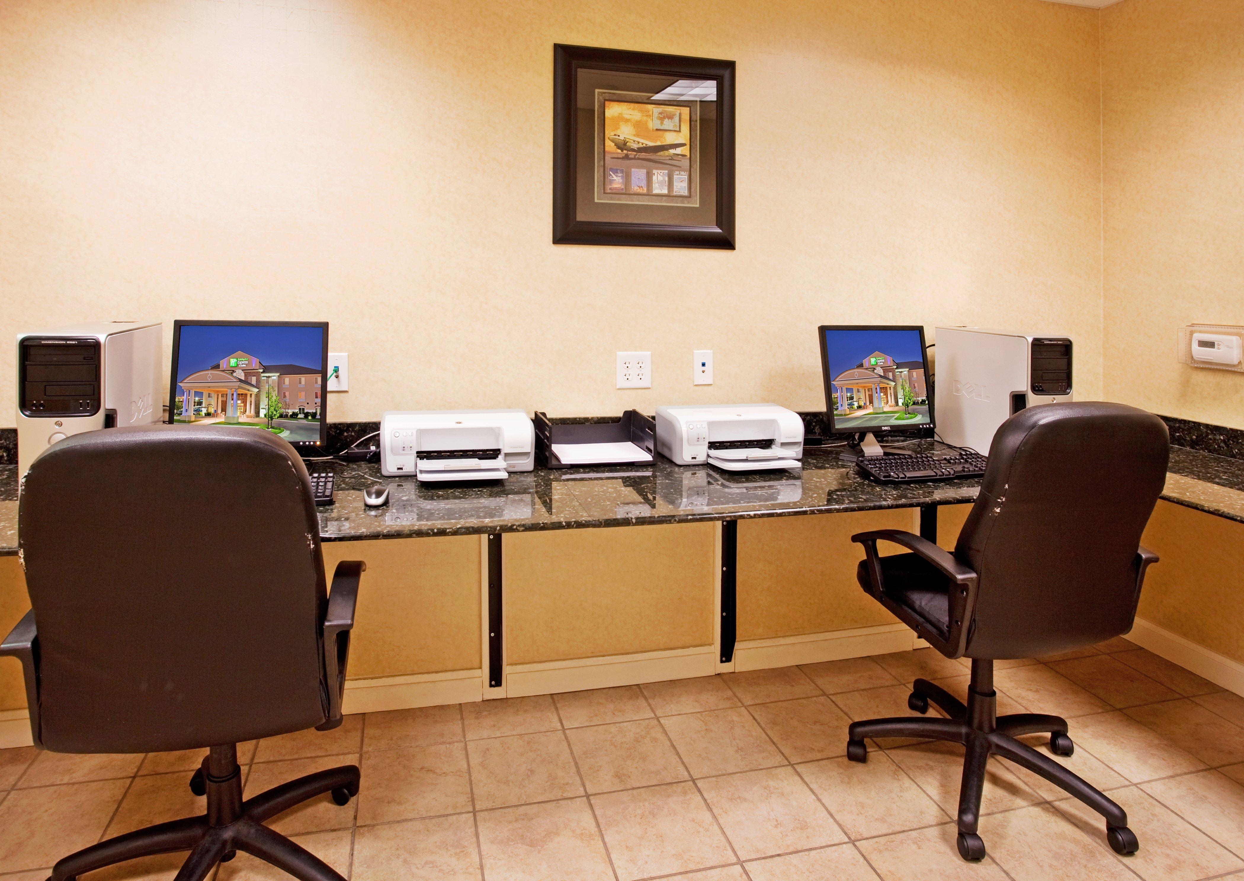 Holiday Inn Express Hotel & Suites Wichita Airport By Ihg Buitenkant foto