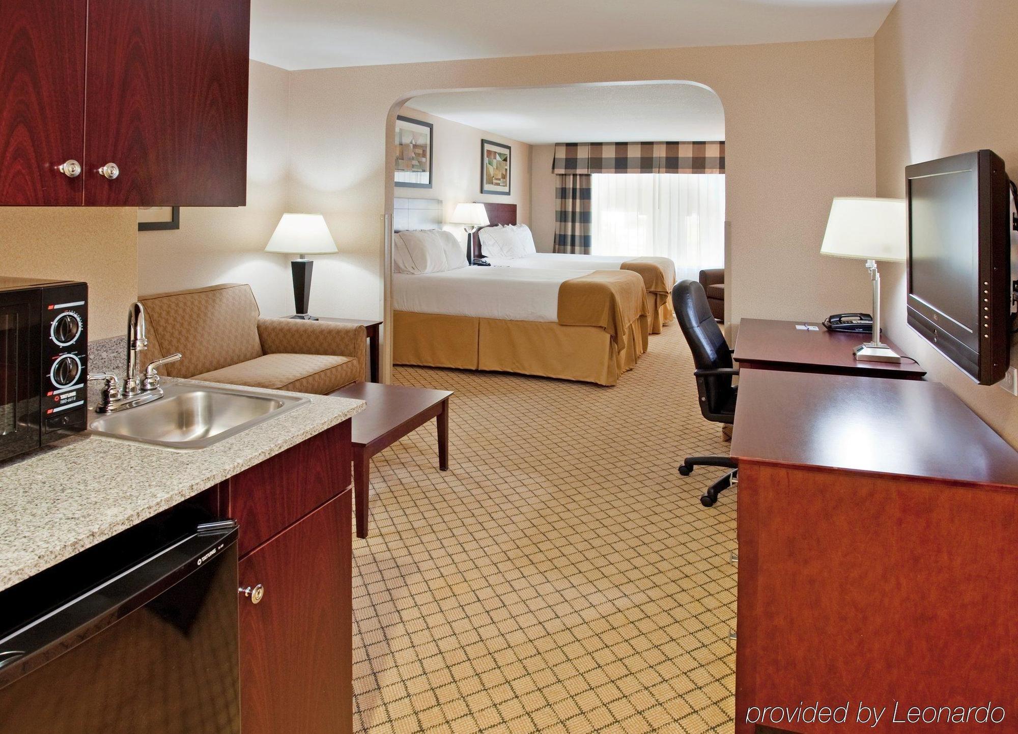 Holiday Inn Express Hotel & Suites Wichita Airport By Ihg Buitenkant foto