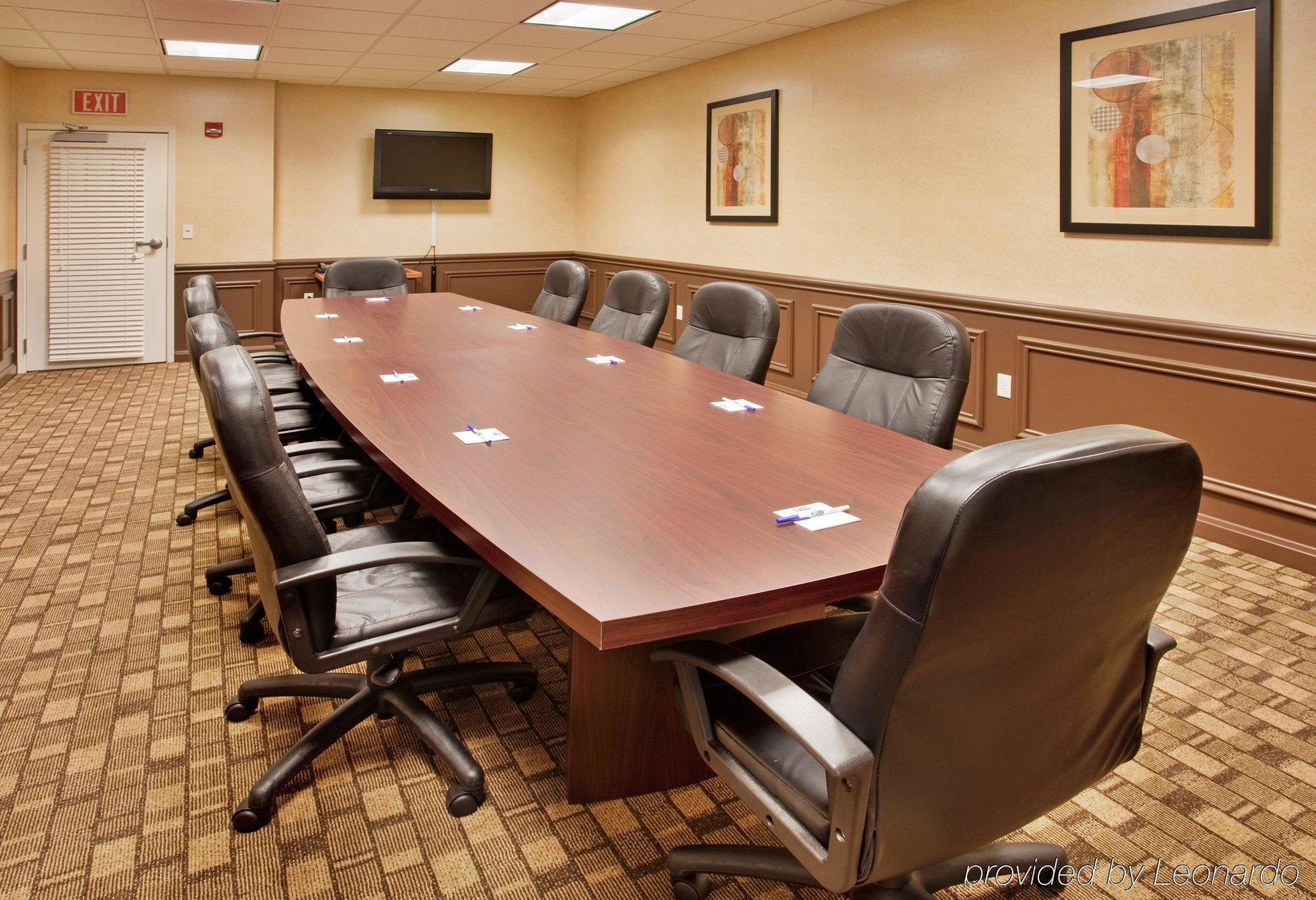 Holiday Inn Express Hotel & Suites Wichita Airport By Ihg Buitenkant foto